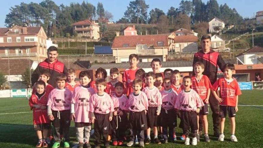 Los niños de los colegios de Reboreda y A Marisma en el entrenamiento.