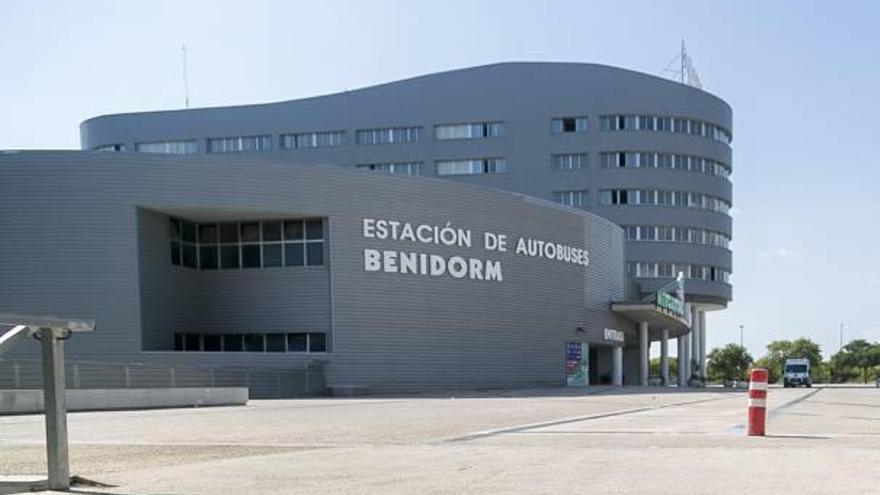 Vista parcial de la estación de autobuses de Benidorm, desde 2007 en un limbo legal.