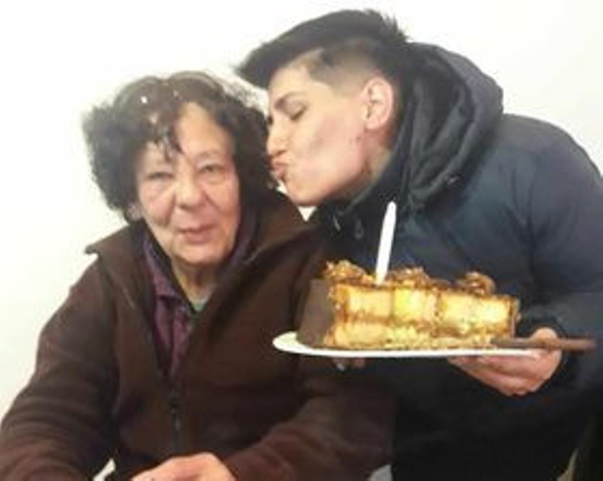 Marta María y María José, abuela y nieta, en una celebración en su casa de Buenos Aires.