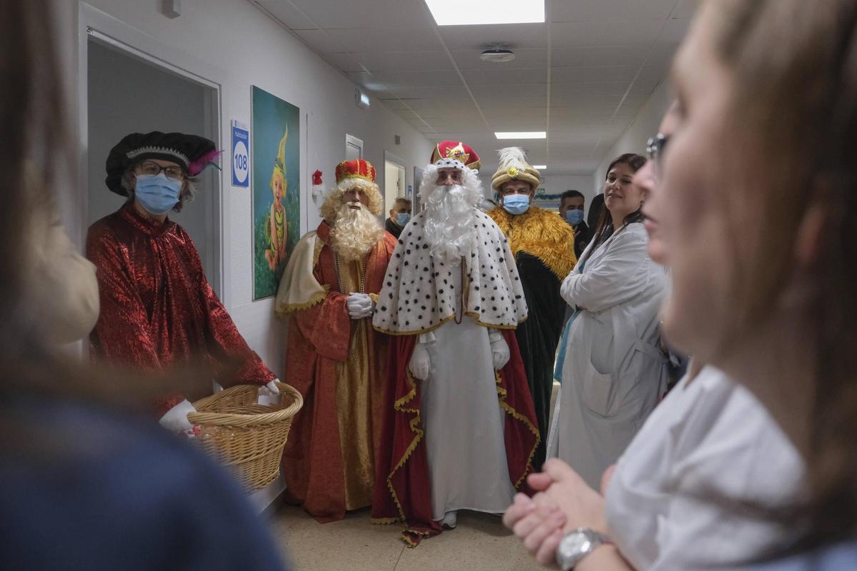 Los Reyes Magos visitan el CHUO