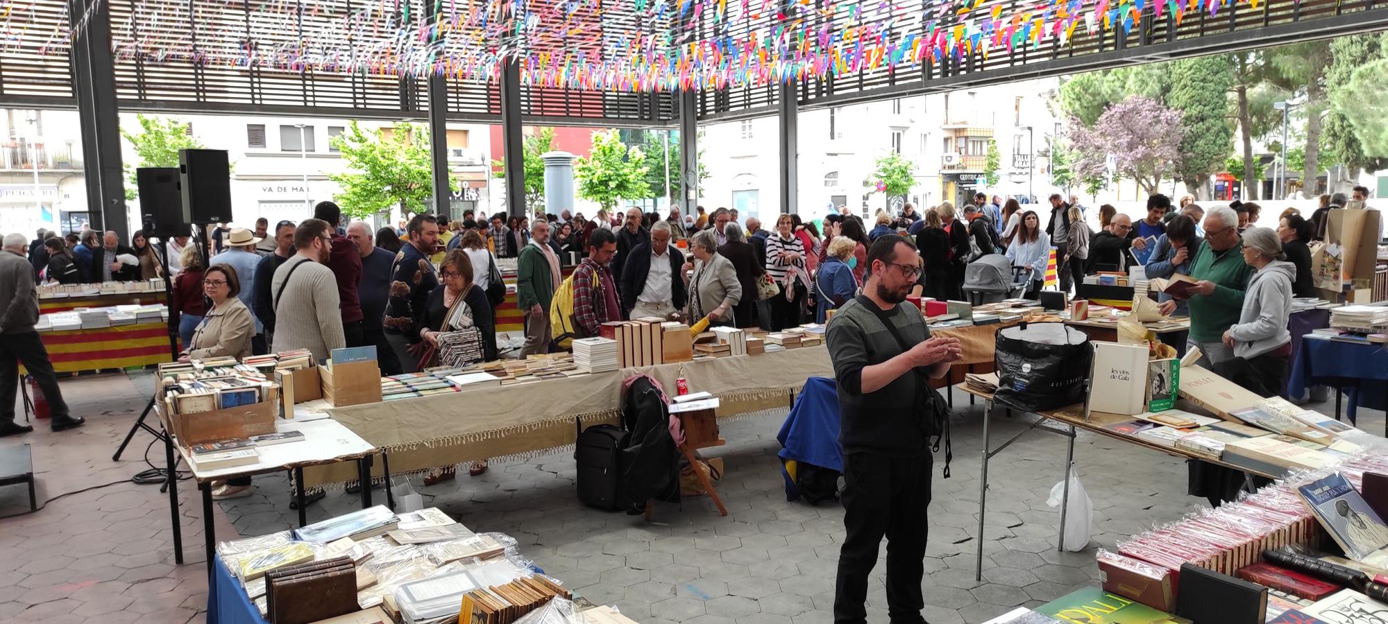 La Fira del Llibre Vell, un dels grans atractius del 3 de maig a la Santa Creu de Figueres