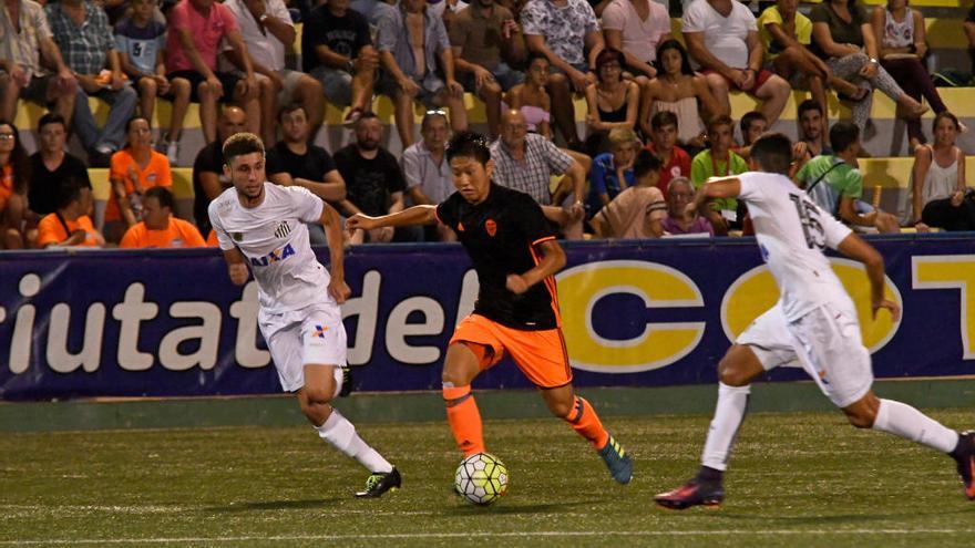 El Valencia CF blinda a la joya Kangin Lee