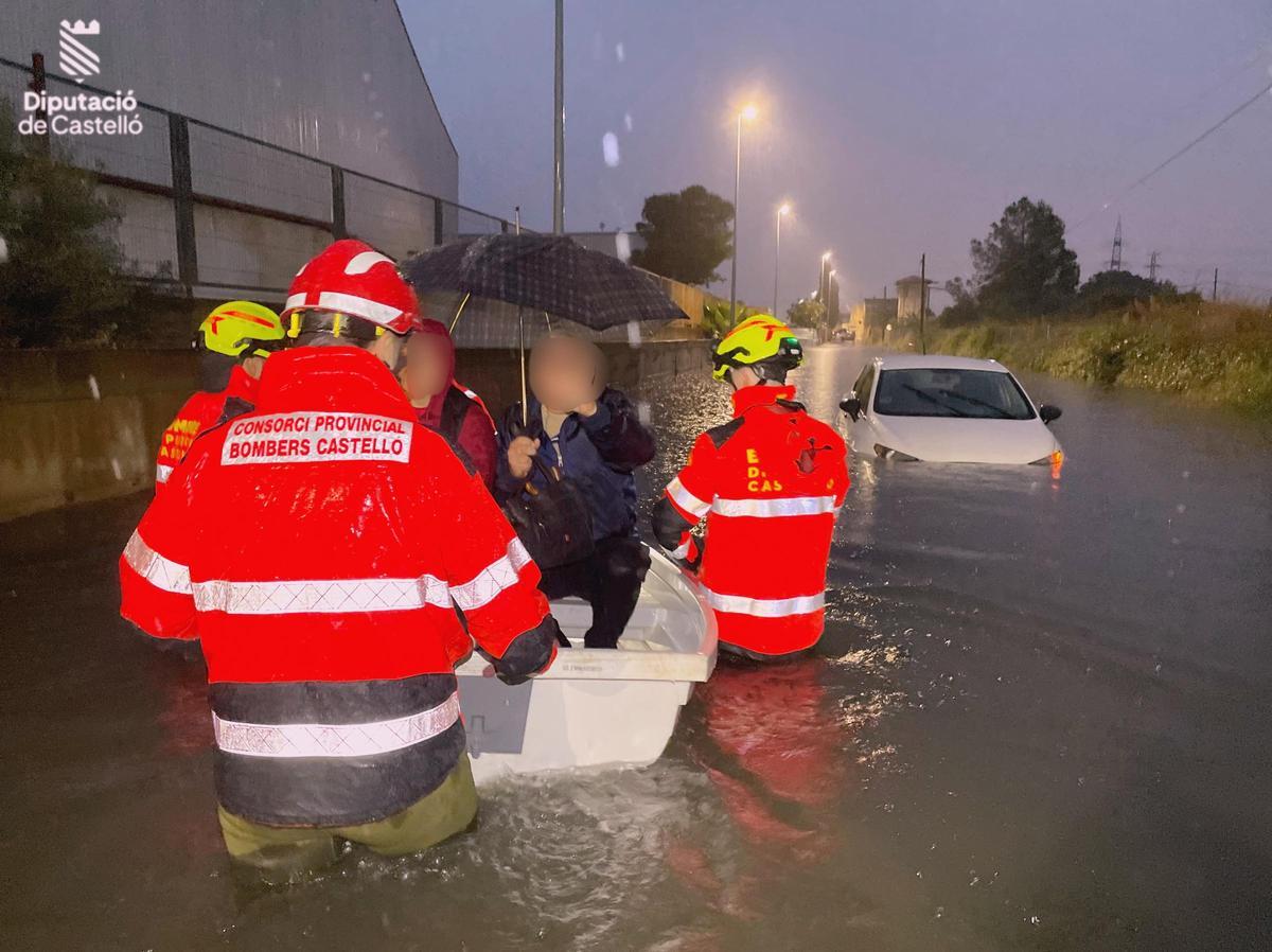 Intervención de los bomberos anoche por el temporal de la borrasca Emilia en Vila-real