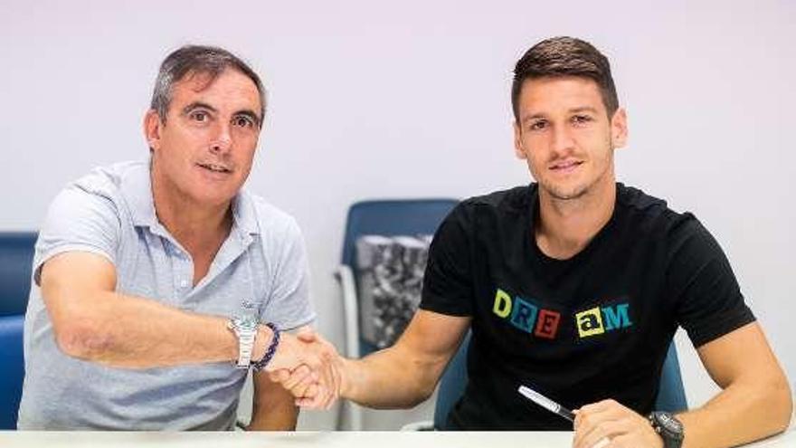 Radoja firma por el Levante hasta 2022 tras fallarle el Betis