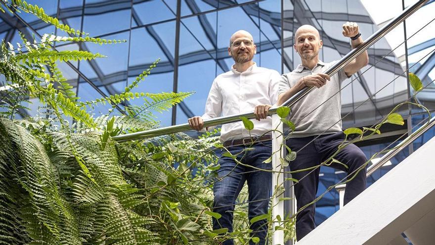 Los hermanos y directores de Sprinter, Ángel y David Segarra en las instalaciones de la empresa.