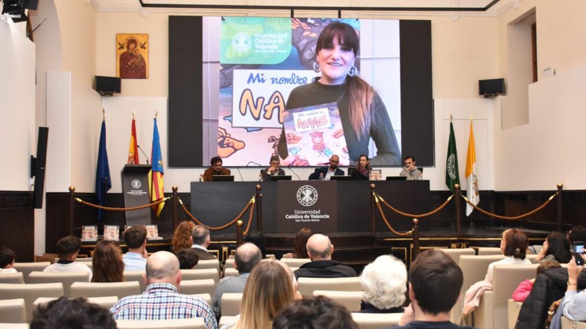 La cantant Rozalén va gravar la narració del documental.