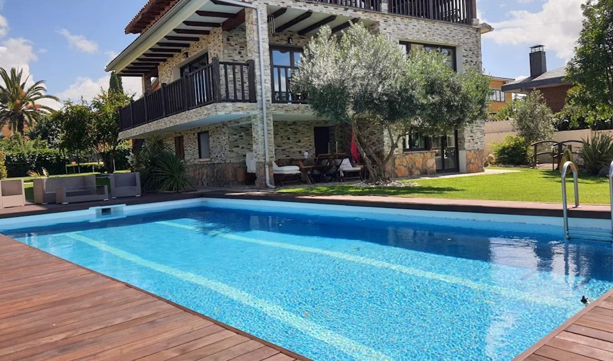 Una piscina disponible en alquiler por horas en la plataforma Cocopool, que detecta un incremento de la demanda en Málaga.