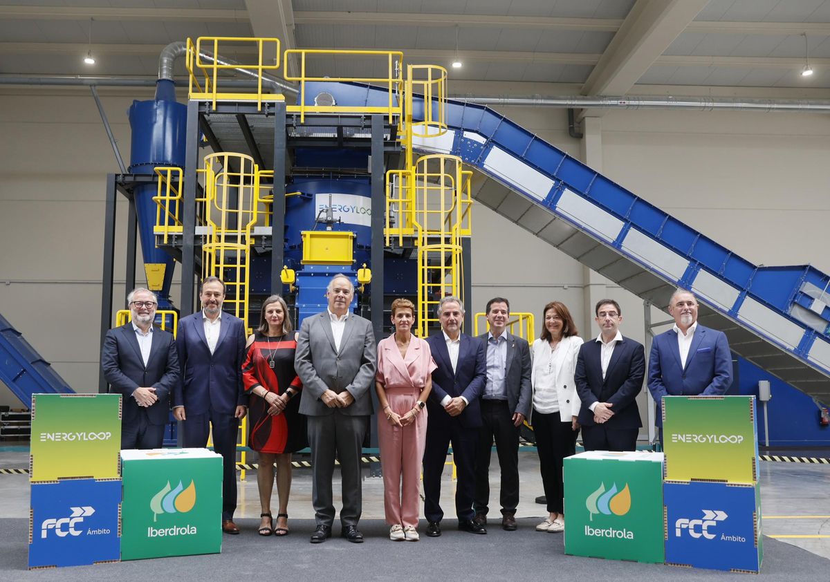 Iberdrola y FCC inauguran EnergyLOOP, la primera planta de reciclaje de palas de aerogenerador de la península ibérica.