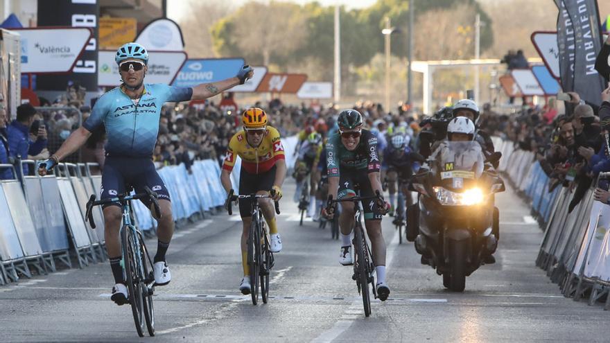 Llegada a Sagunt de la tercera etapa de la Volta Ciclista a la Comunitat Valenciana