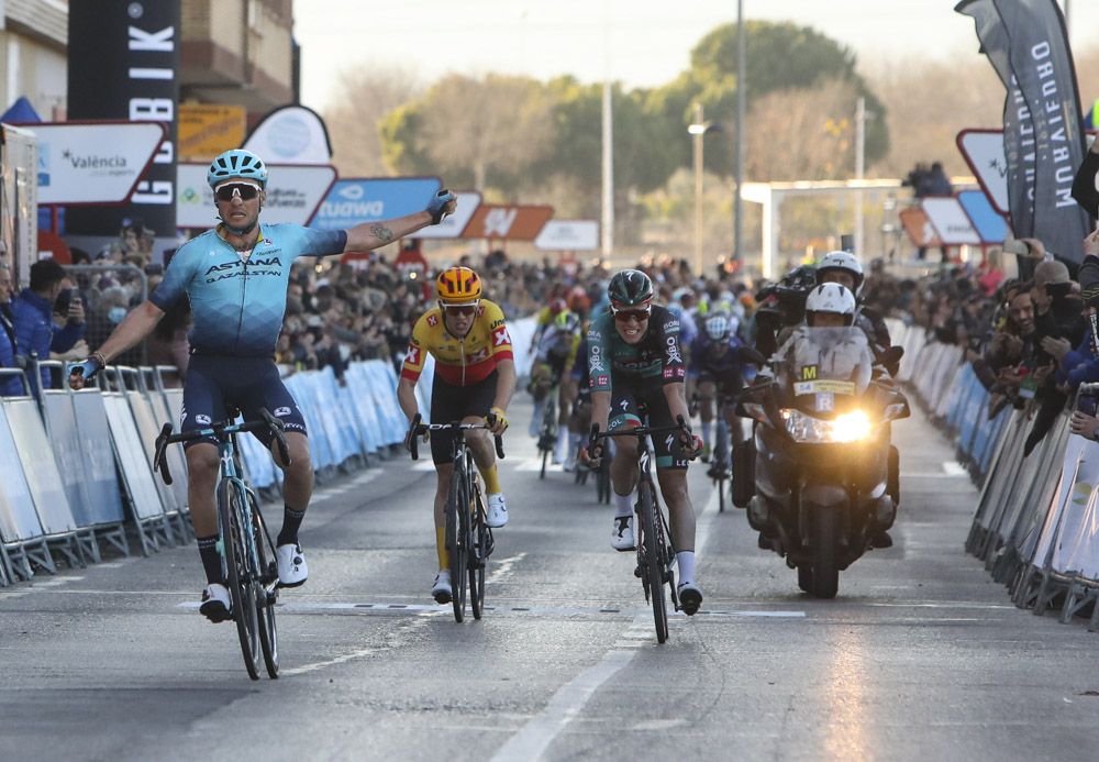 Llegada a Sagunt de la tercera etapa de la Volta Ciclista a la