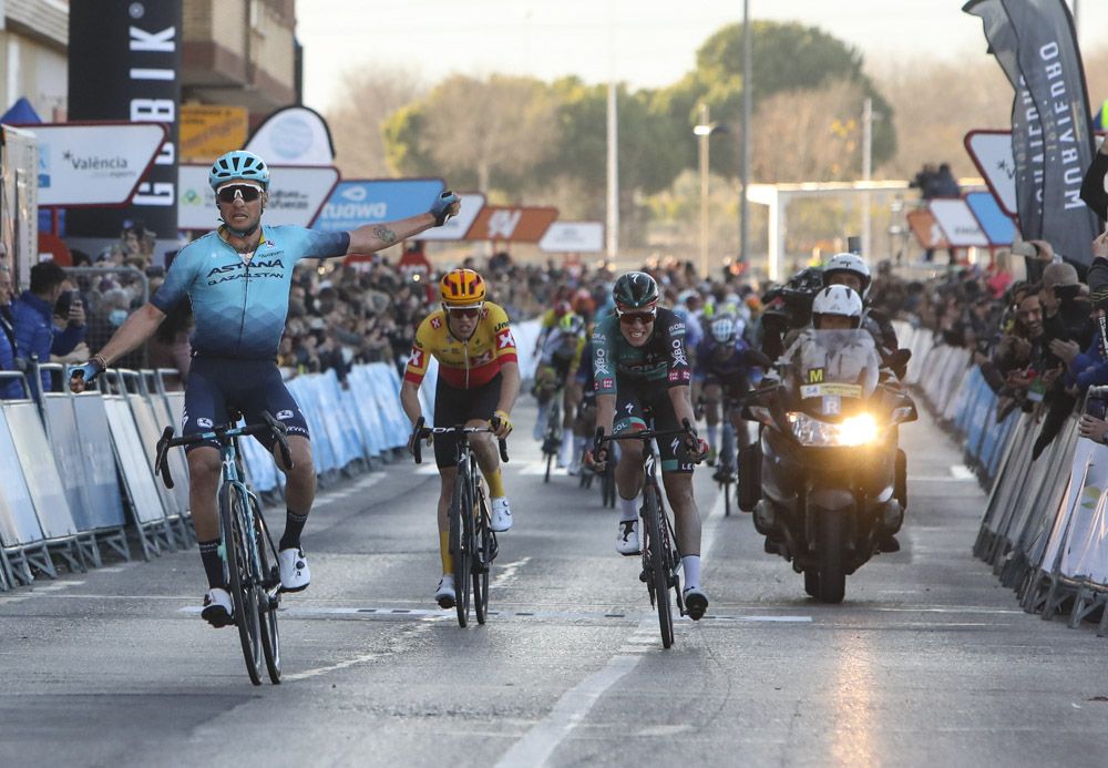 Llegada a Sagunt de la tercera etapa de la Volta Ciclista a la Comunitat Valenciana