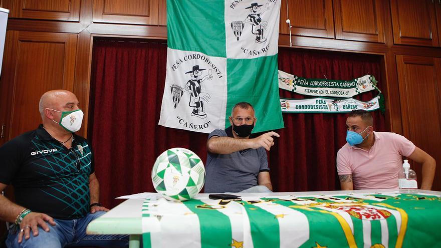 Javi Moreno, durante su charla en la Peña de Cañero.