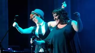 Músicas para a sororidade: Uxía cántalle a Begoña Caamaño en «Indómitas»