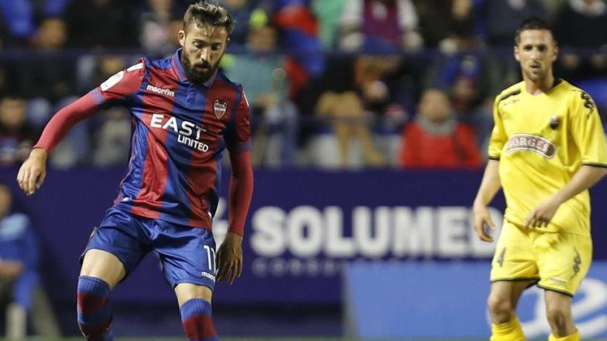 El Levante UD se enreda en la maraña del Reus