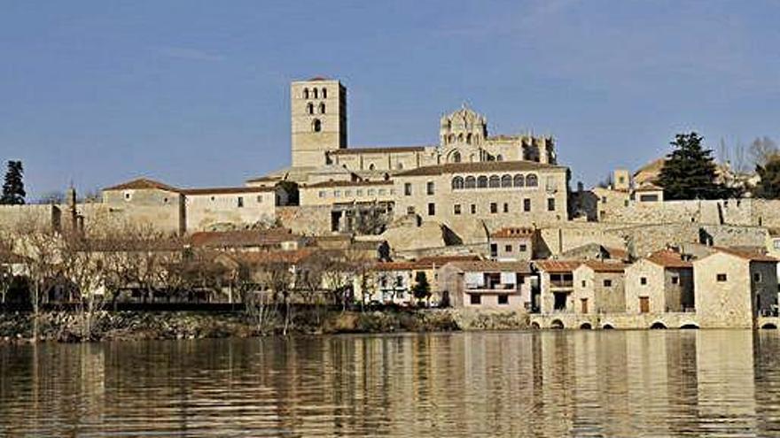 Vista de Zamora desde la margen izquierda, donde pudo aparecer el vestigio romano. O. Z.