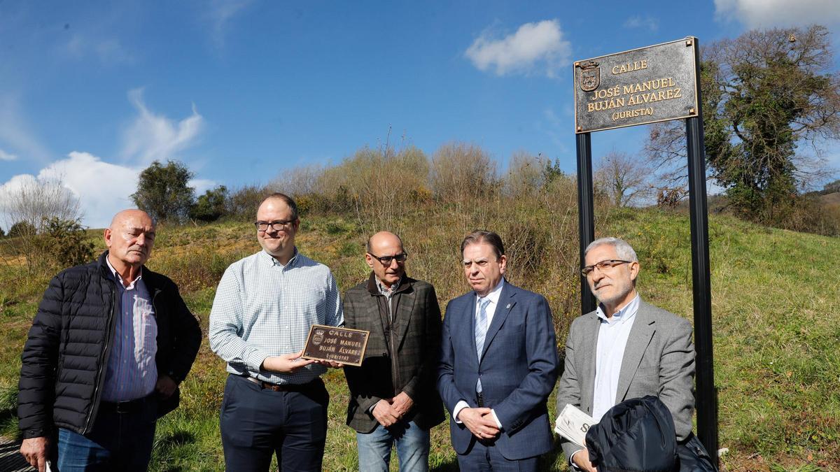 Por la izquierda, Juventino Montes, Sergio Buján, Vicente Mirón, Alfredo Canteli y Gaspar Llamazares