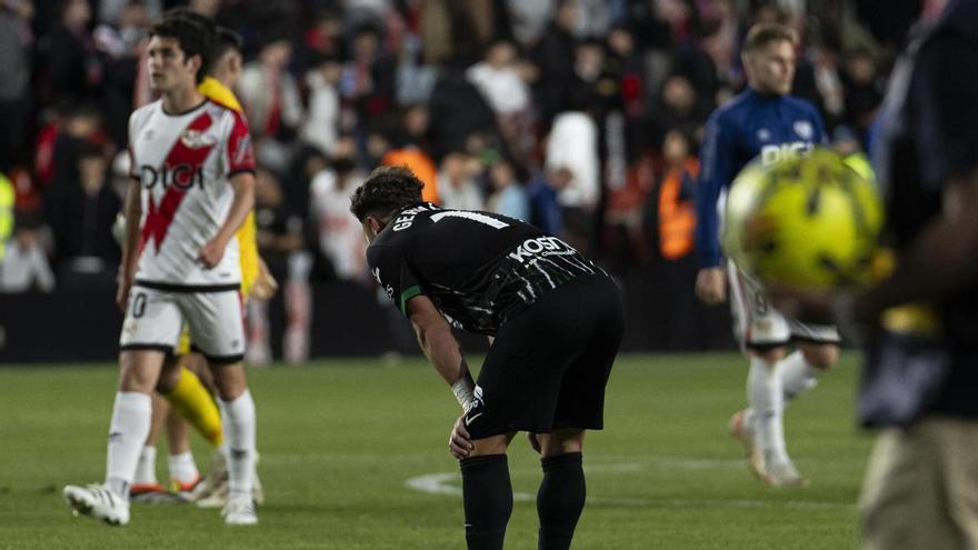 El Elche vuelve al descenso una jornada después