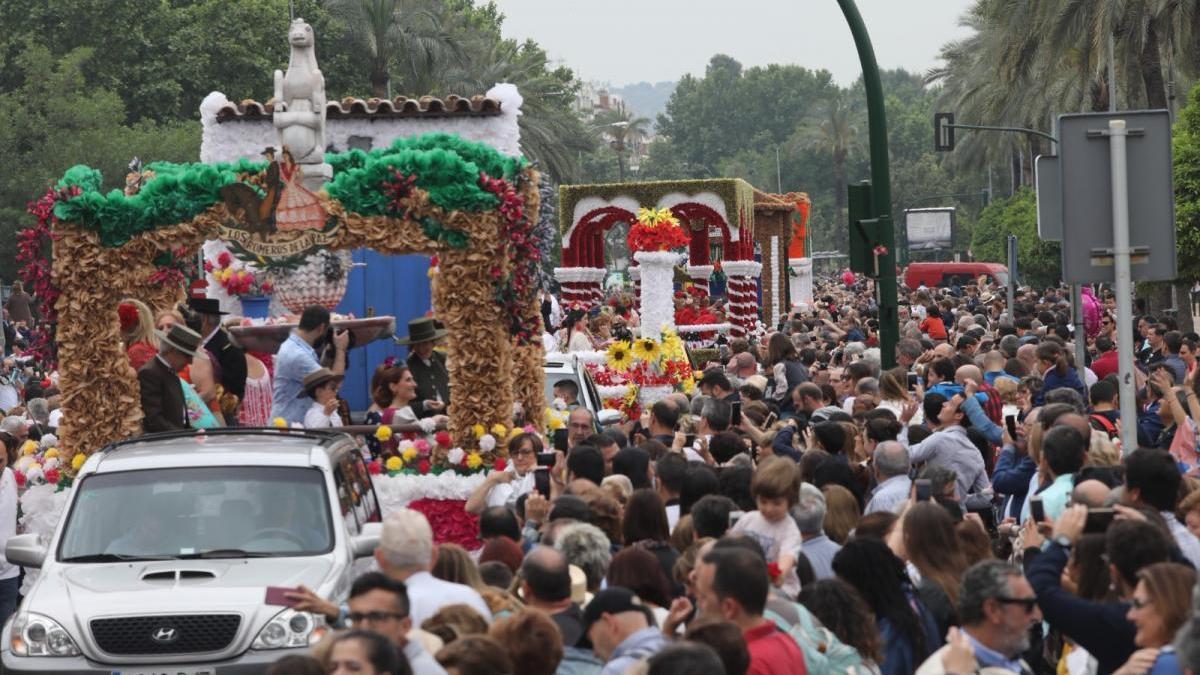 Batalla de las Flores en Córdoba, una cita con la que la ciudad da la bienvenida cada año a las fiestas de la primavera.