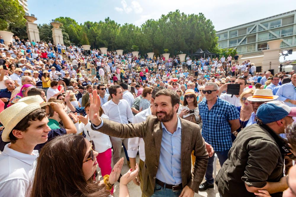 Cerca de 800 personas llenan el auditorio Óscar Esplá del parque de L''Aigüera de Benidorm en el mitin de Pablo Casado