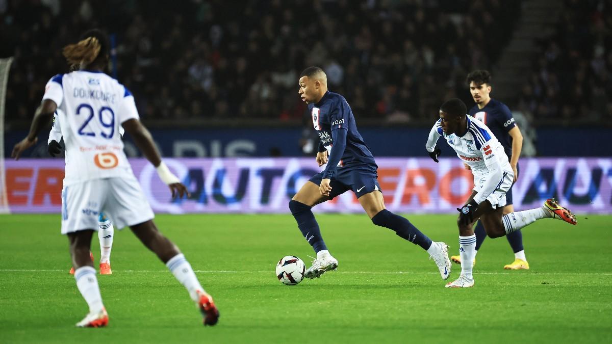 Mbappé durante el partido ante el Estrasburgo