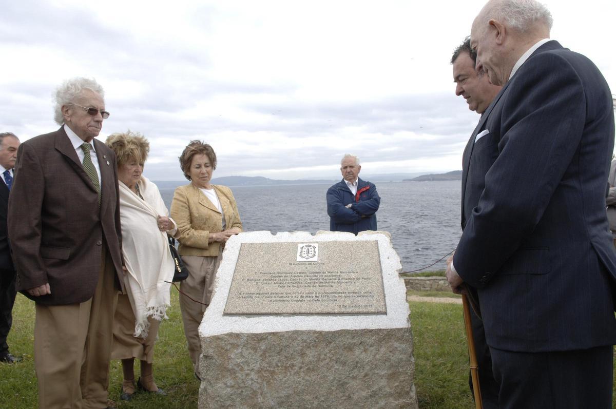 Lebón, a la izquierda durante el homenaje de 2011.