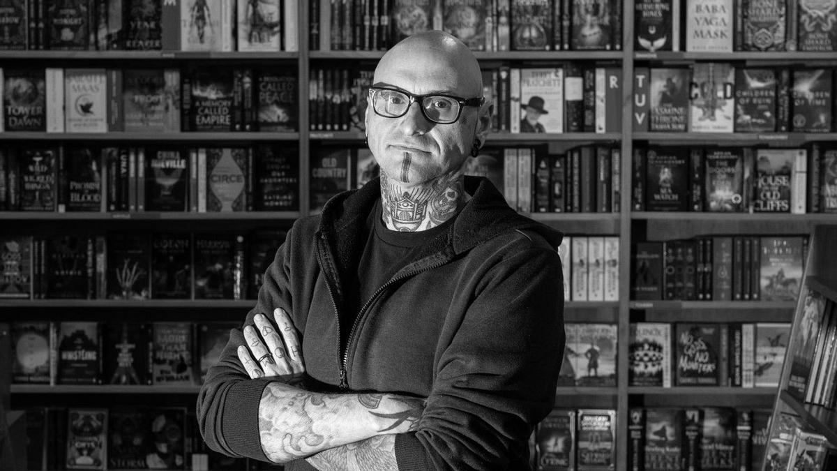 Guillem López publica la versió en català de la seua novel·la 'Challenger' deu anys després de la seua aparició al món editorial.