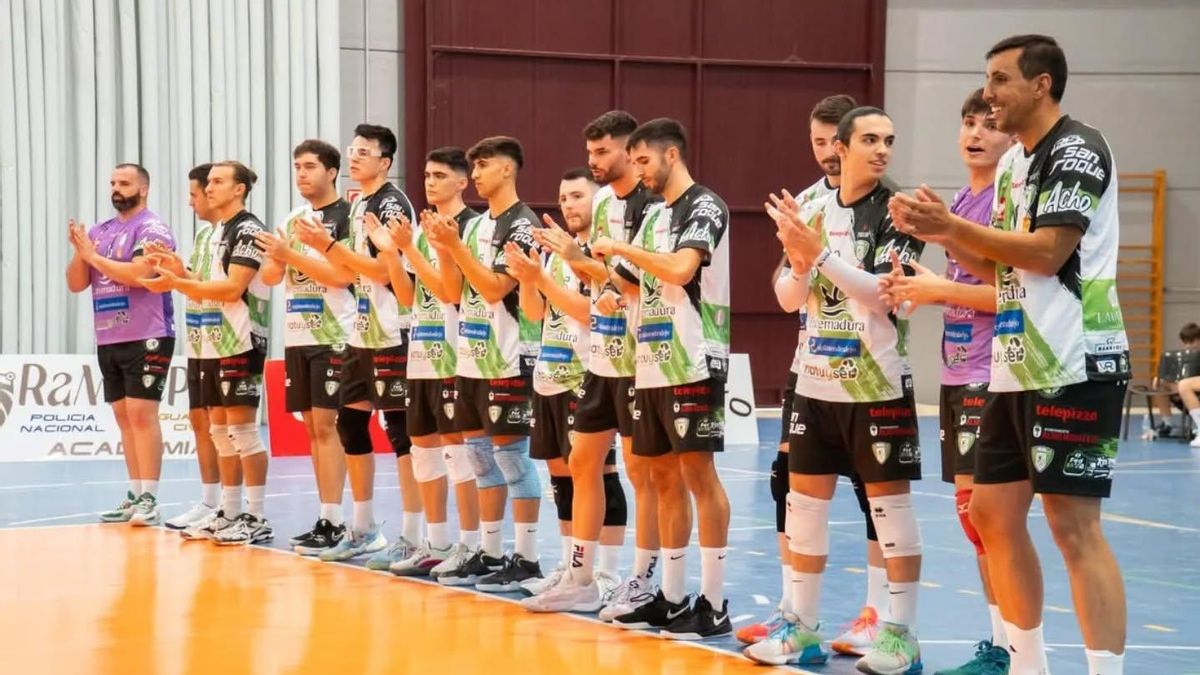 Equipo del Voleibol Almendralejo la pasada temporada.