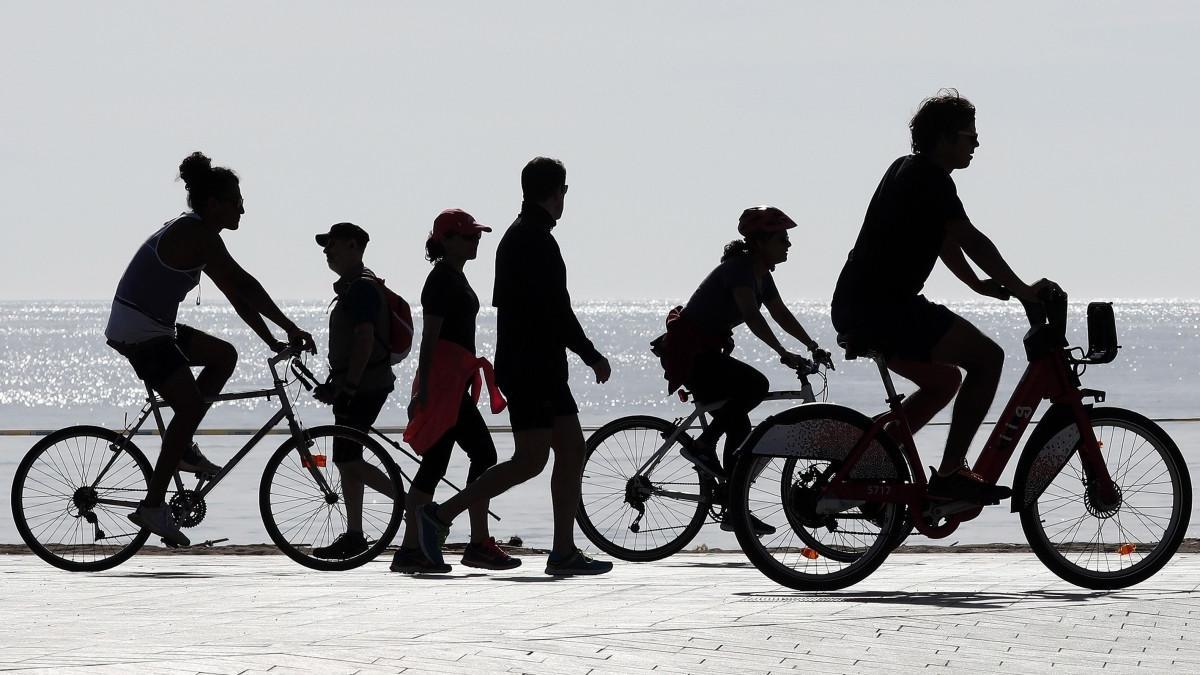Cobrar más por ir al trabajo en bici: la idea que estudia el Gobierno -  Información