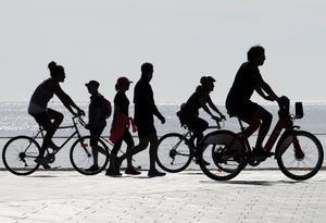 Cobrar més per anar a la feina en bici: la idea que estudia el Govern