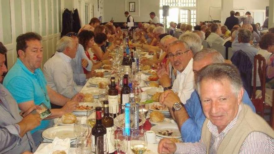 La comida de los jubilados de Transmediterránea. // Iñaki Abella