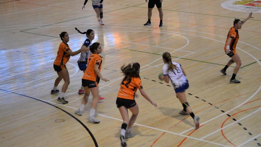 Las blanquiazules ante el Sant Vicenç durante la pasada Liga.