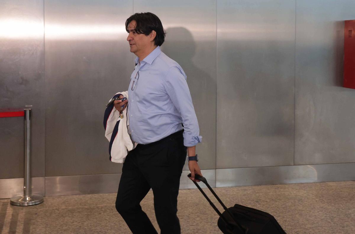 La expedición del Celta ha partido este miércoles desde el aeropuerto de Vigo para cerrar su preparación con dos amistosos contra el Sassuolo y en Nápoles La expedición del Celta ha partido este miércoles desde el aeropuerto de Vigo para cerrar su preparación con dos amistosos contra el Sassuolo y en Nápoles