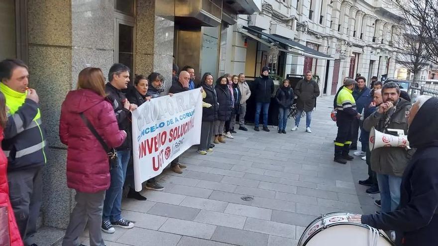 Los trabajadores de la ORA y la grúa irán a la huelga tres días en febrero