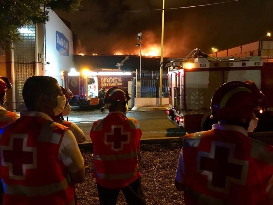 Incendio en la antigua fábrica de Danone, en Las Torres