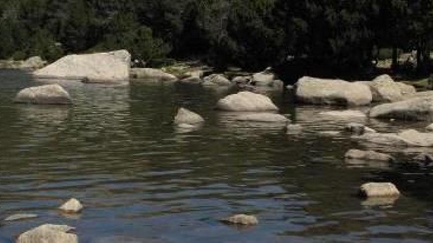 El llac de Malniu, a Meranges, és un dels que tenen barb roig