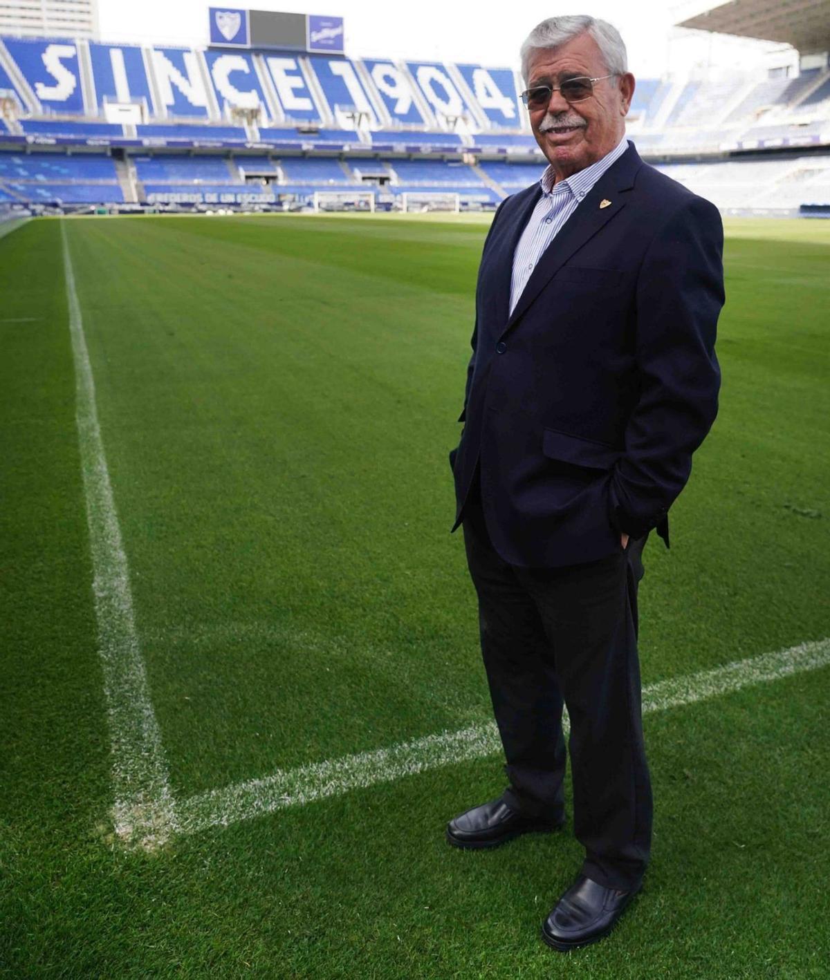 Martín Aguilar lleva más de 40 años ligado al club blanquiazul. | ÁLEX ZEA
