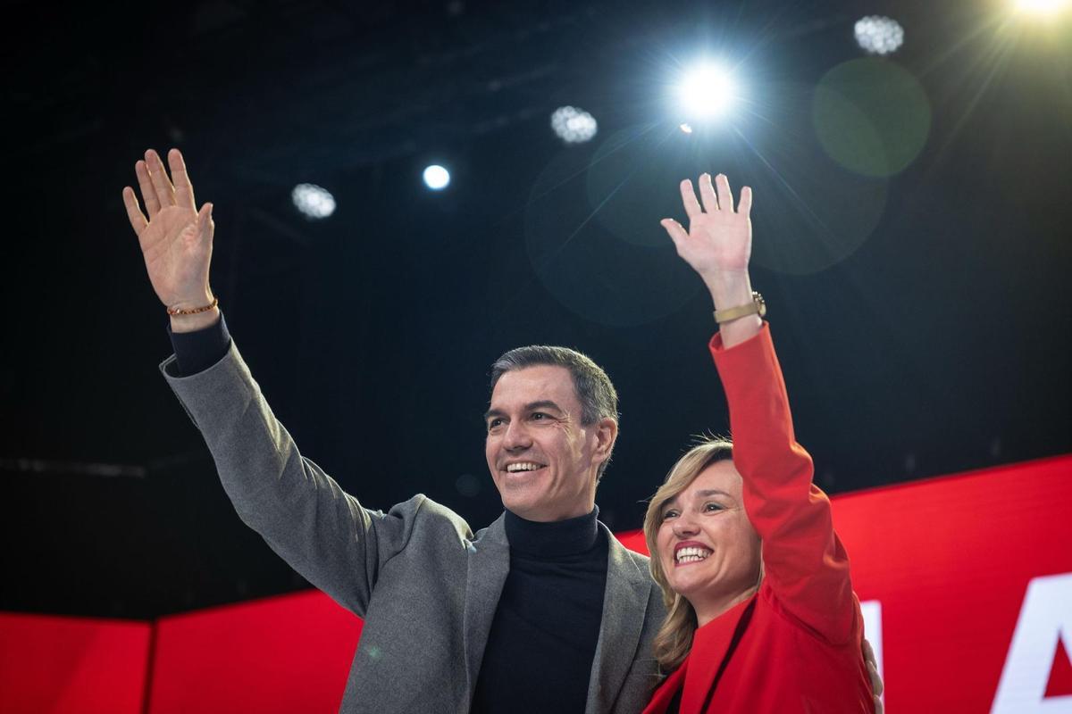 Pedro Sánchez junto a Pilar Alegría, este sábado, en el 18 congreso del PSOE Aragón.