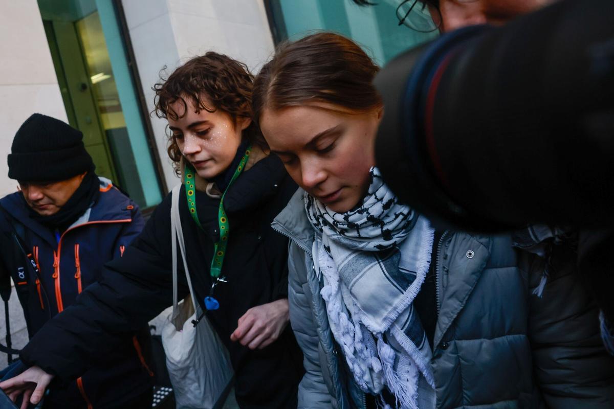 Greta Thunberg llega a su juicio en Londres