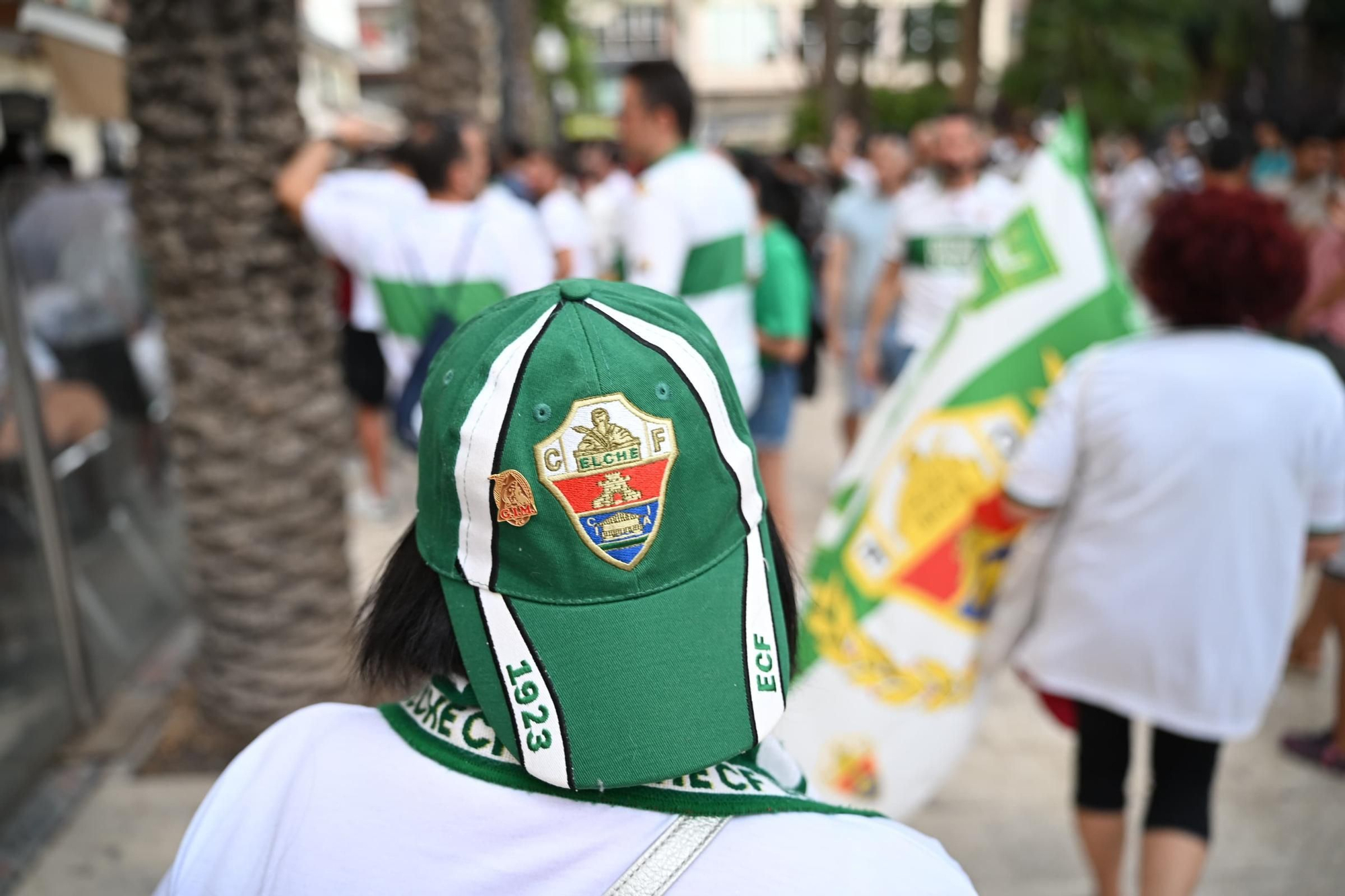 Terrazas llenas y nervios a flor de piel en el centro de Elche para ver el partido
