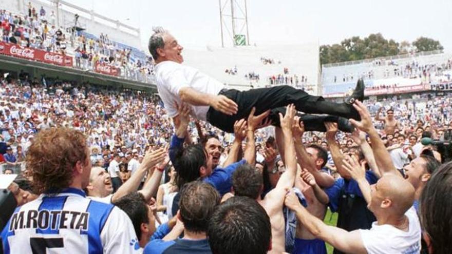 El Málaga CF fue aclamado en el ascenso a Primera de hace justo 25 años.