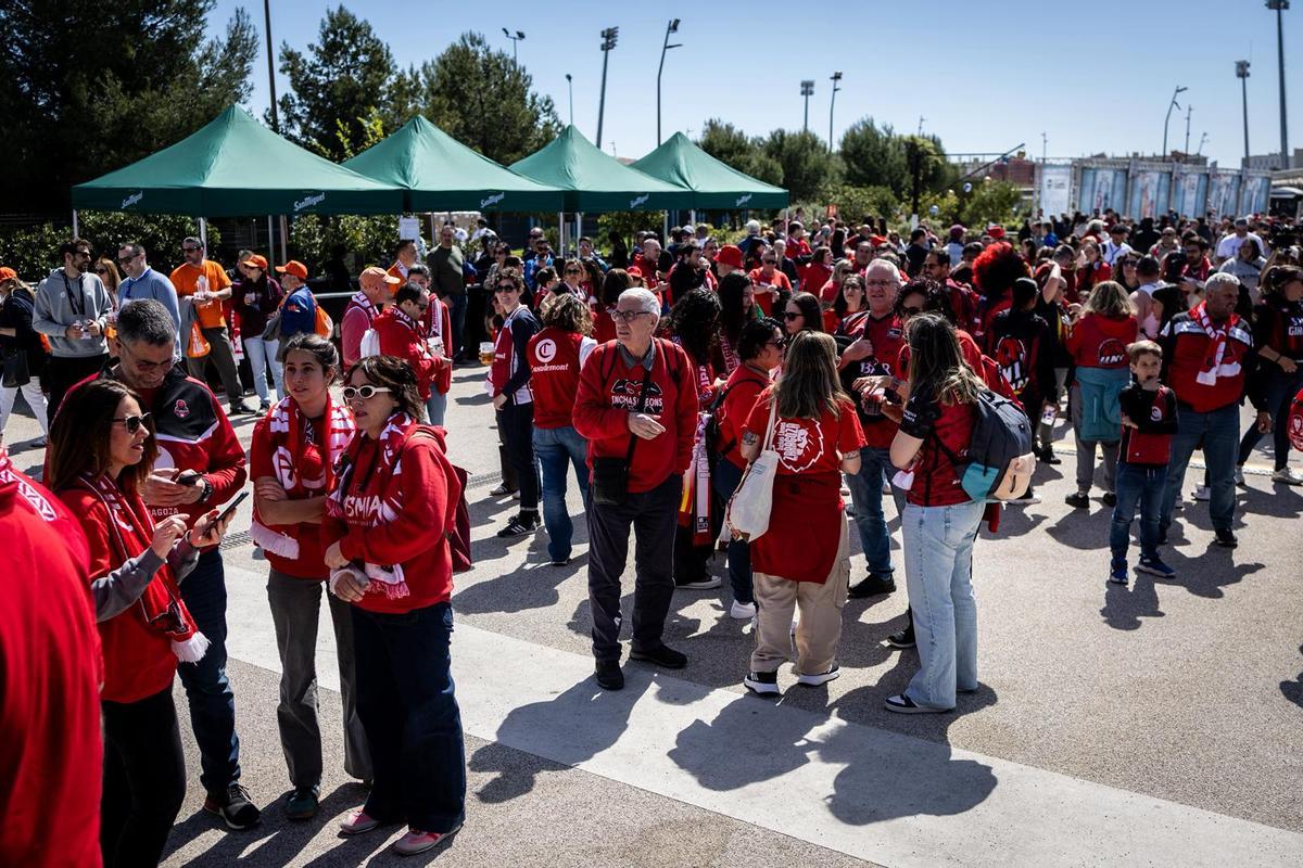 EN IMÁGENES | La Marea Roja calienta motores en Tarragona antes de las semifinales