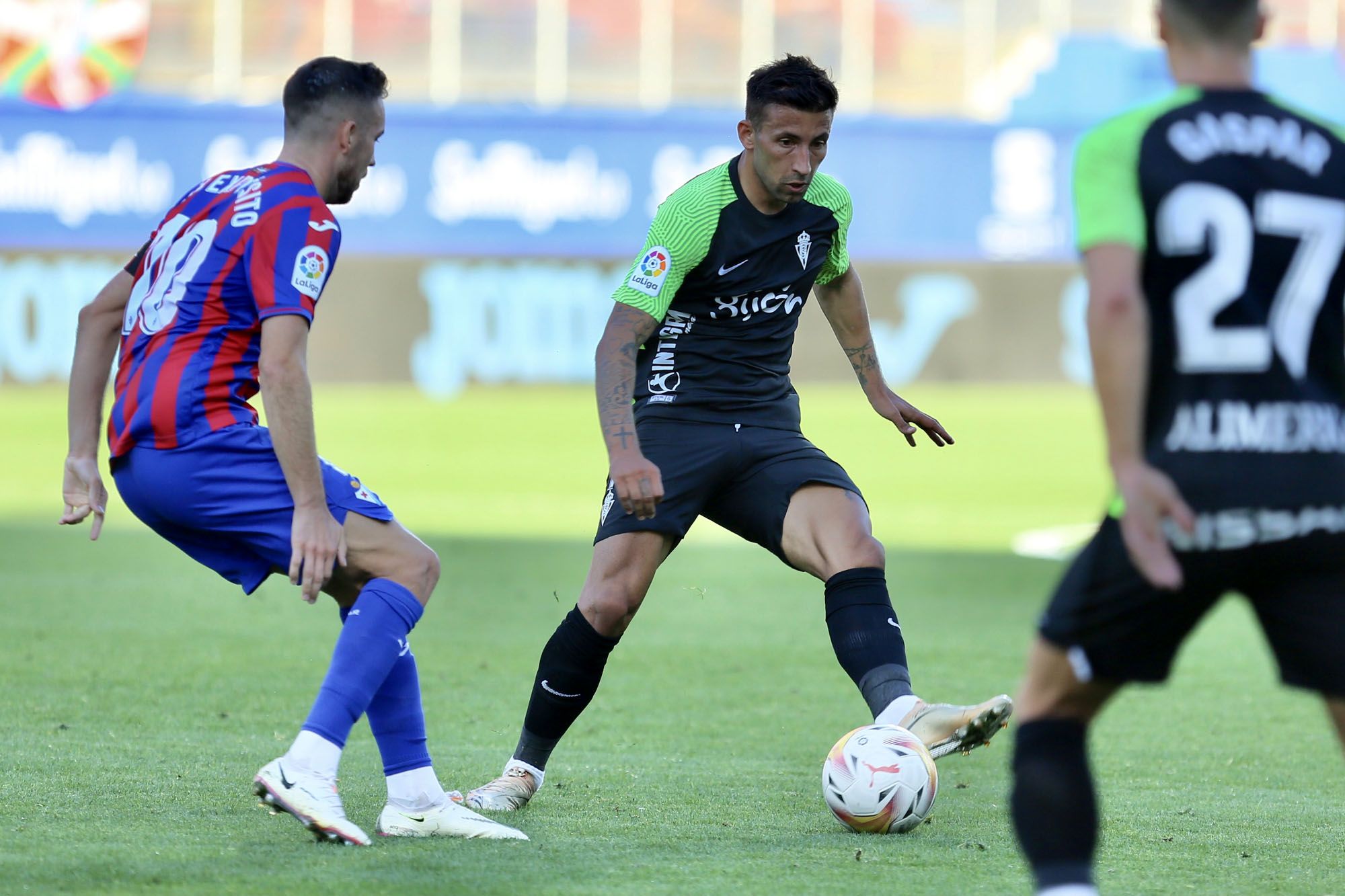 El partido entre el Eibar y el Sporting, en imágenes