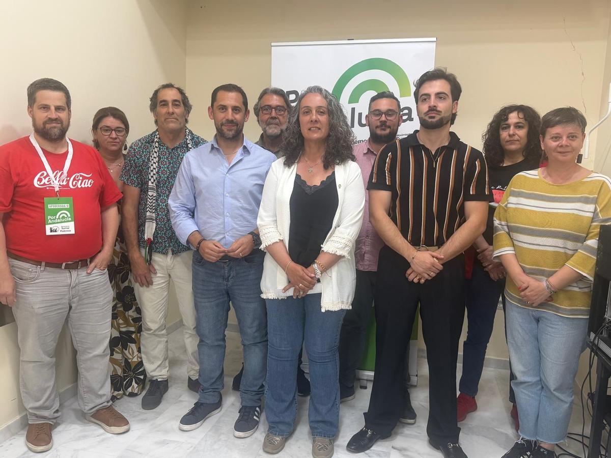 Miembros de Por Andalucía en la sede de IU, con Rosa Rodríguez, en el centro.