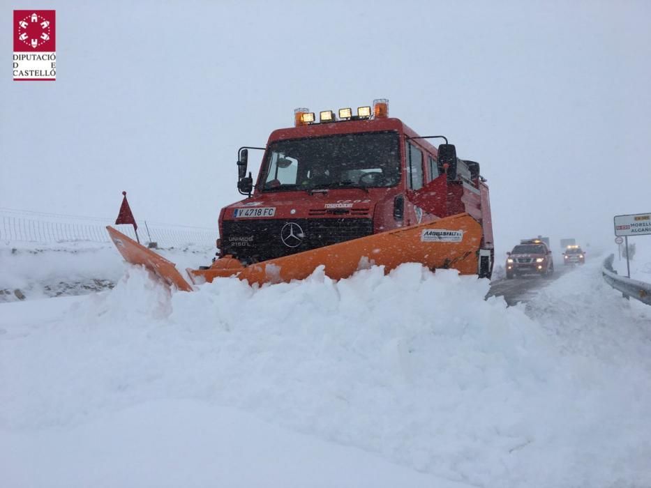 Nieve en los accesos a la Tinença de Benifassà