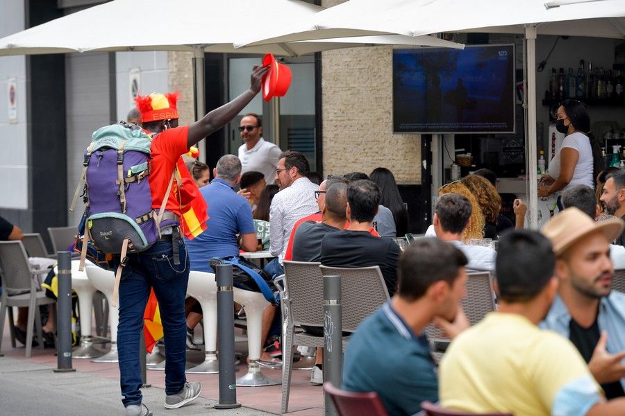 Aficionados ven en la capital grancanaria el partido de España en cuartos de final de la Eurocopa