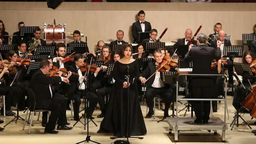 La soprano Eteri Lamoris y la Orquesta Sinfónica llenan de nuevo el Auditorio