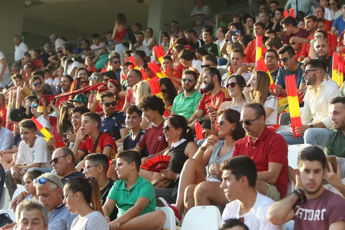 Aficionados en el encuentro de ‘La Rojita’