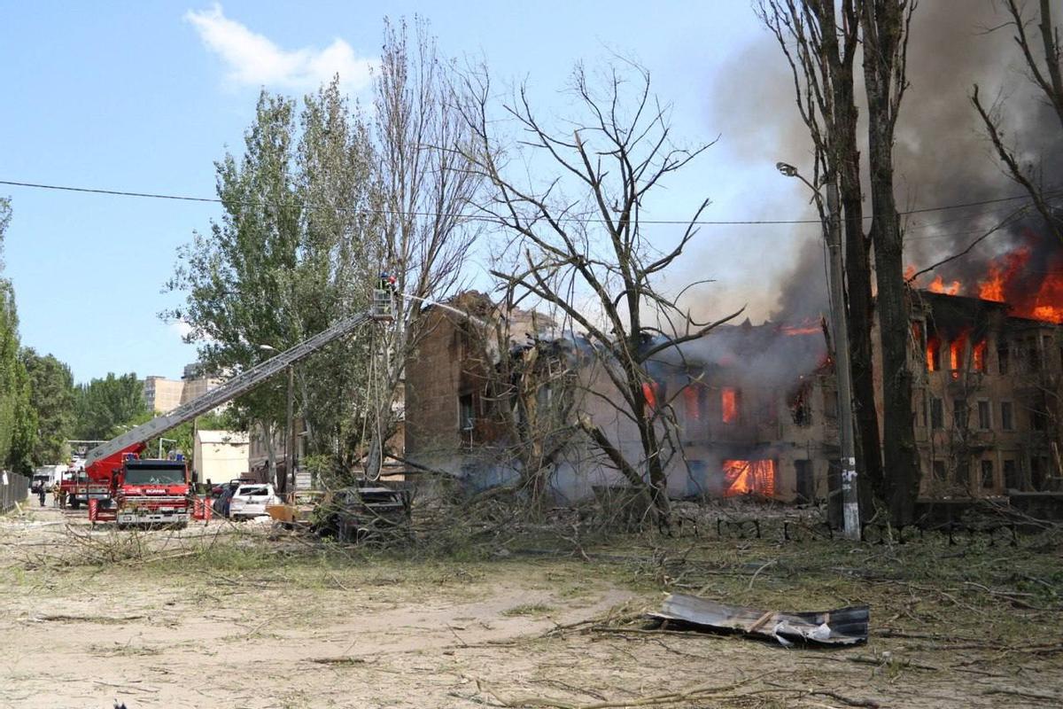 Rusia bombardea un hospital en Dnipro y causa al menos dos muertos