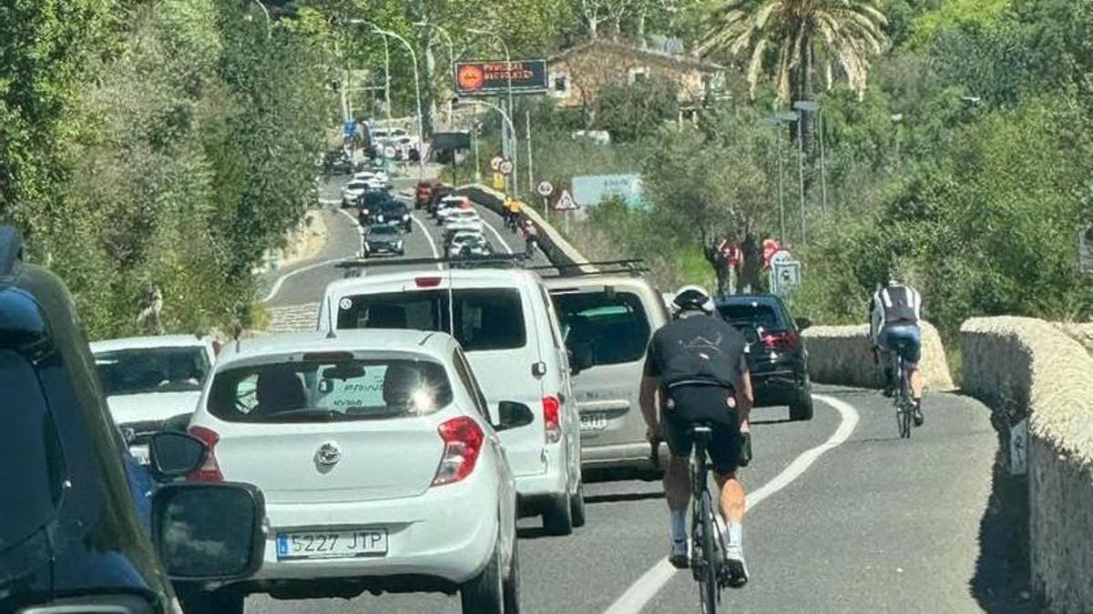 La entrada de multitud de vehículos a Sóller, hace apenas unos días.