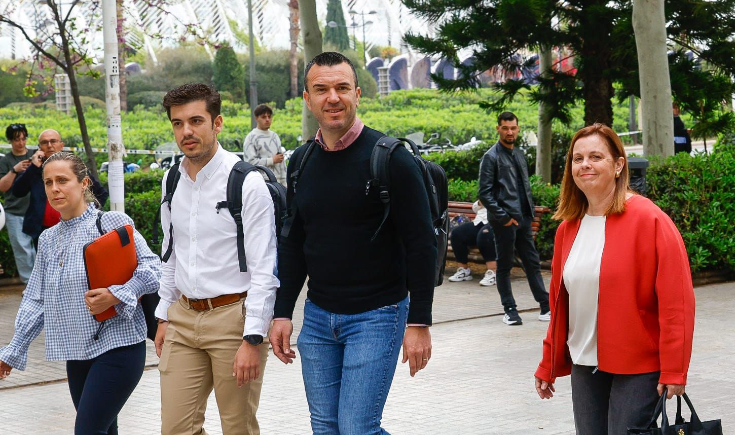 Así han entrado Pilar Bernabé y Vicent Mompó a la Ciudad de la Justicia